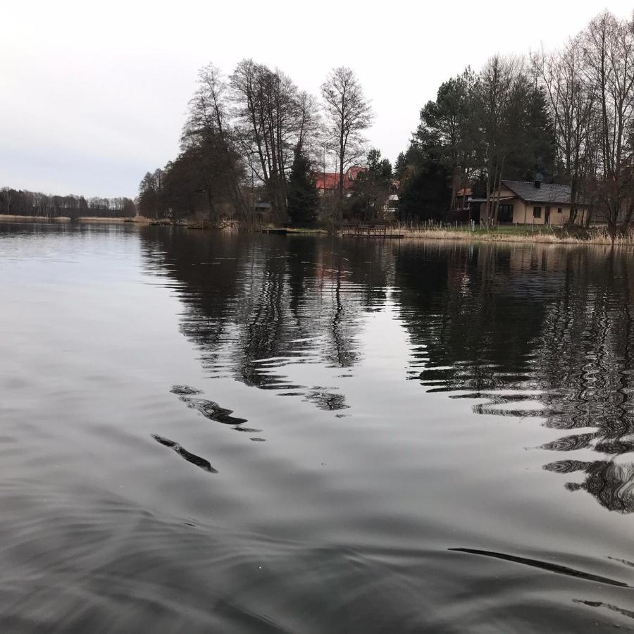 Urokliwy Domek Nad Brzegiem Jeziora Lubiatów 外观 照片