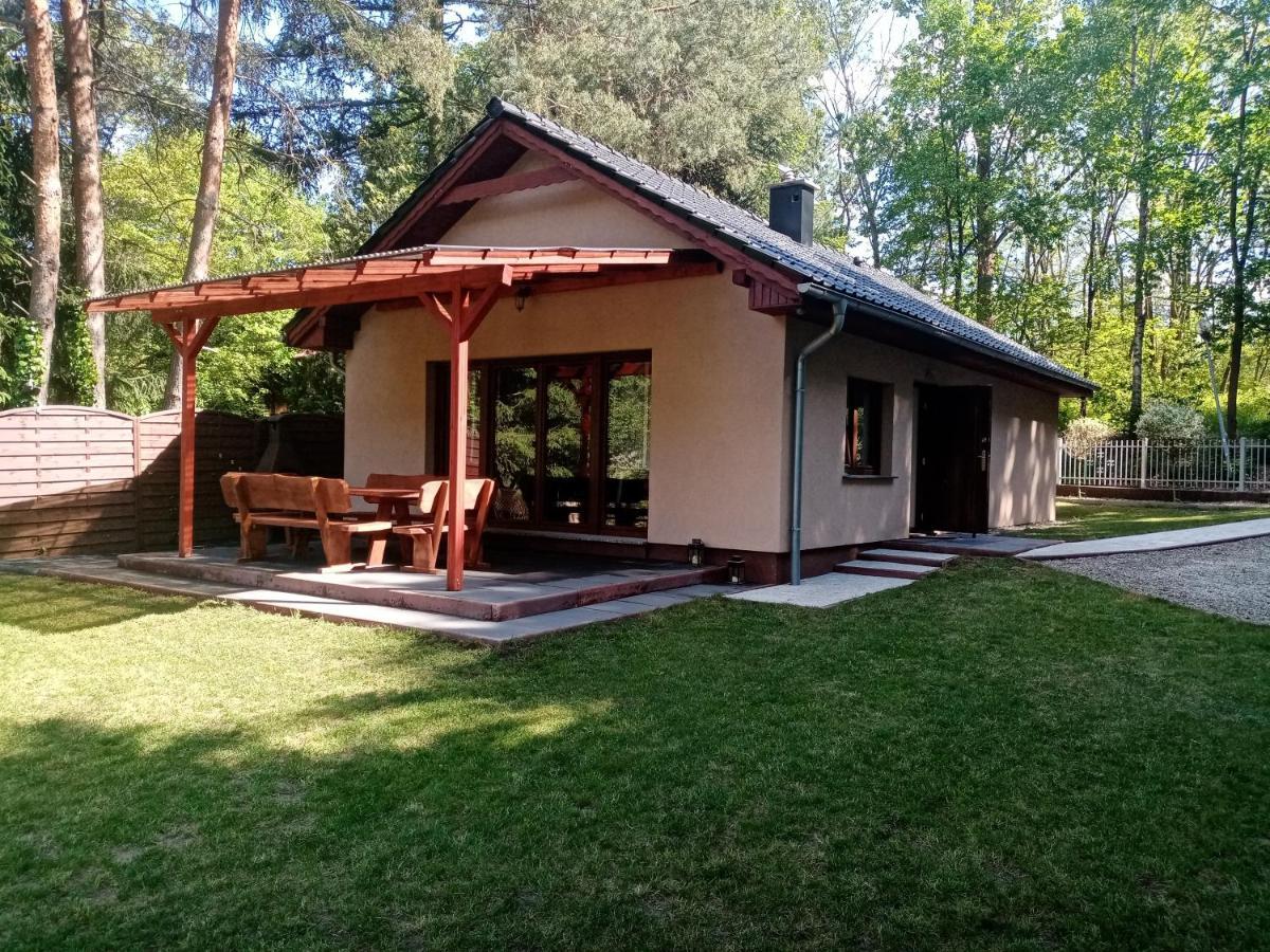 Urokliwy Domek Nad Brzegiem Jeziora Lubiatów 外观 照片