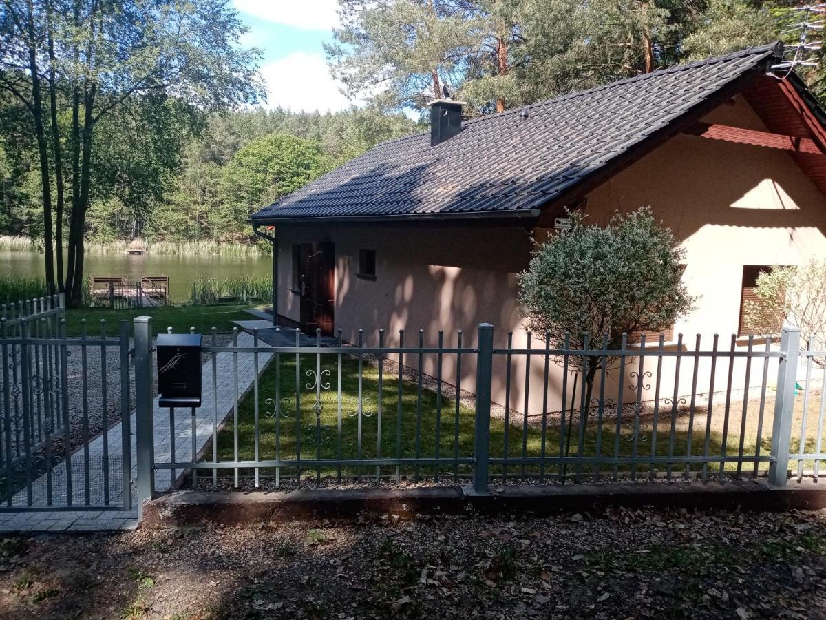 Urokliwy Domek Nad Brzegiem Jeziora Lubiatów 外观 照片