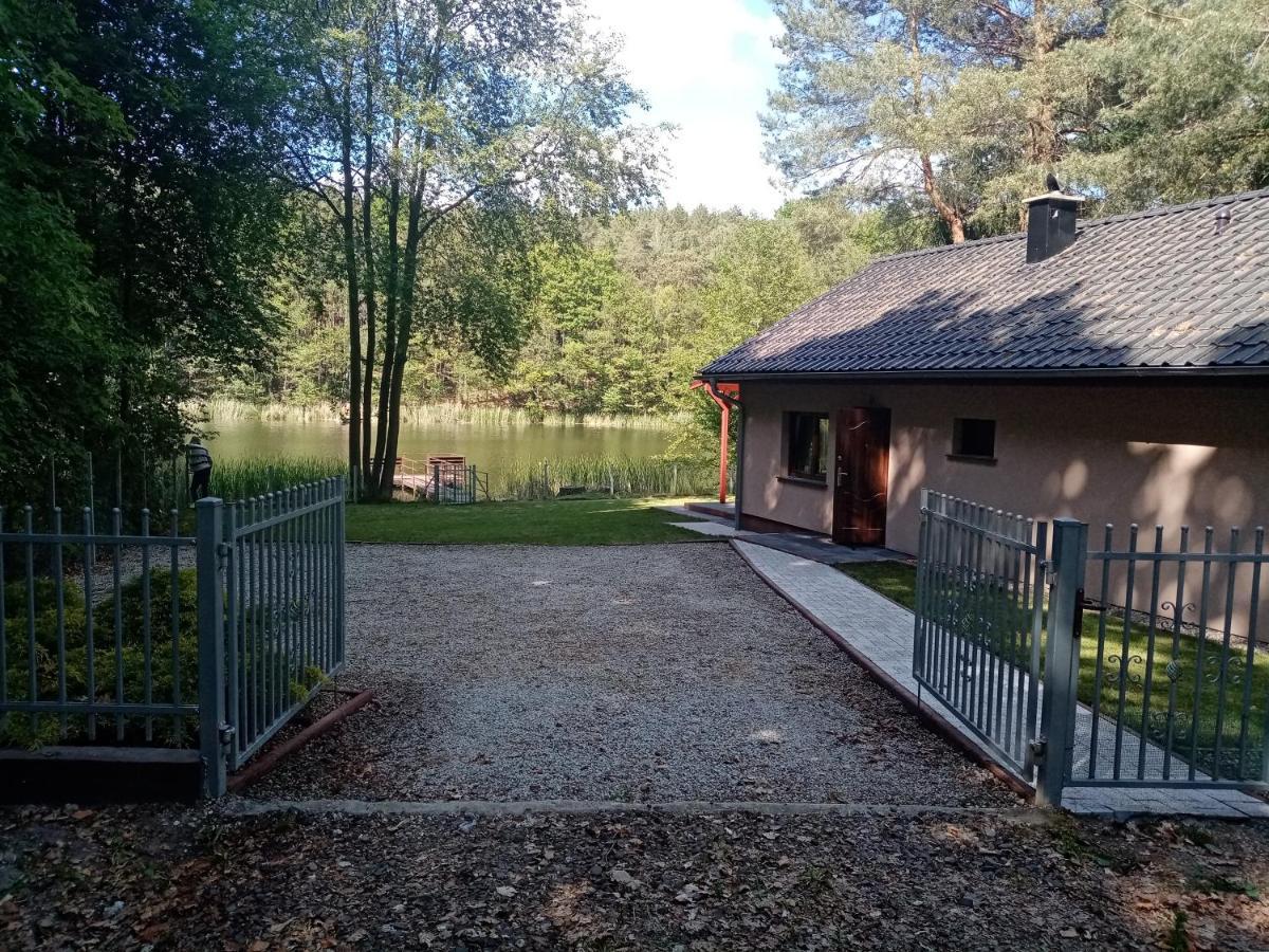 Urokliwy Domek Nad Brzegiem Jeziora Lubiatów 外观 照片