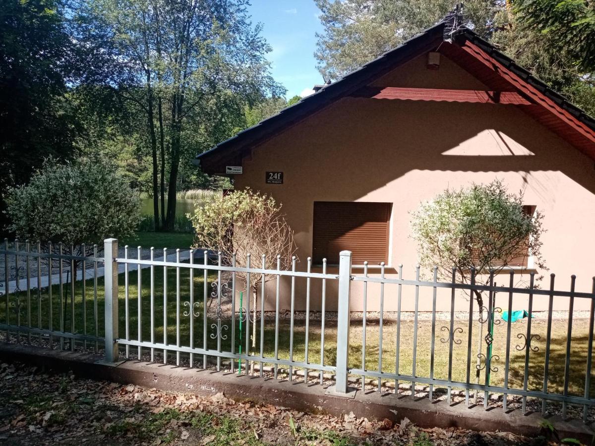 Urokliwy Domek Nad Brzegiem Jeziora Lubiatów 外观 照片