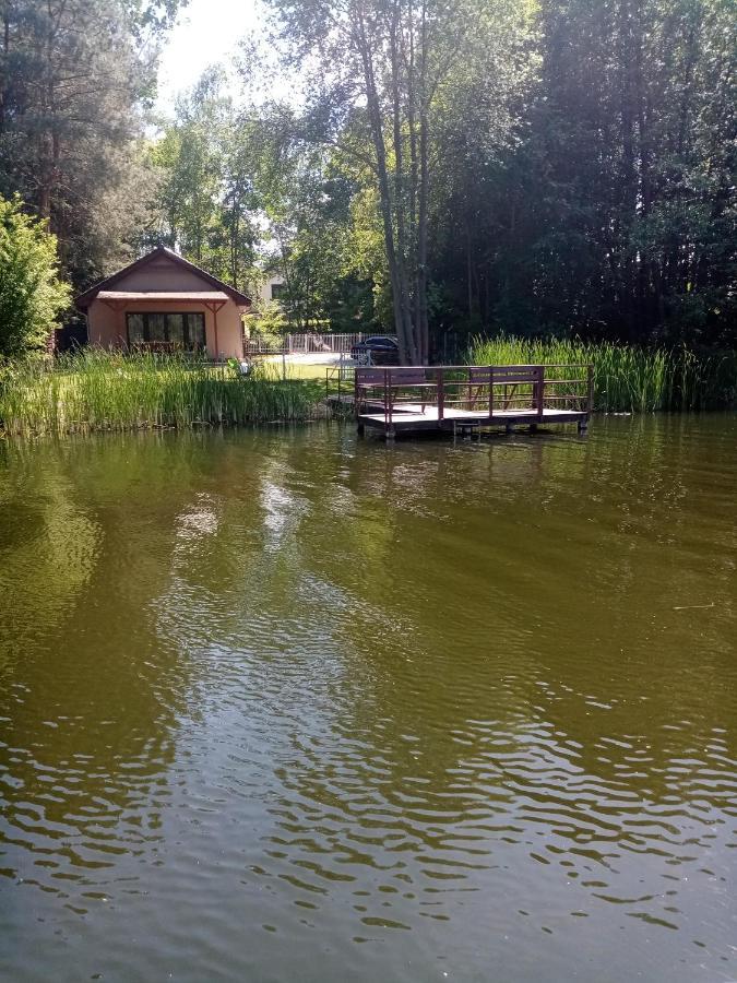 Urokliwy Domek Nad Brzegiem Jeziora Lubiatów 外观 照片