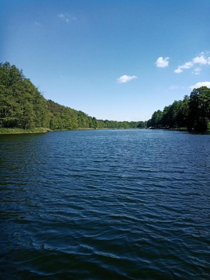 Urokliwy Domek Nad Brzegiem Jeziora Lubiatów 外观 照片