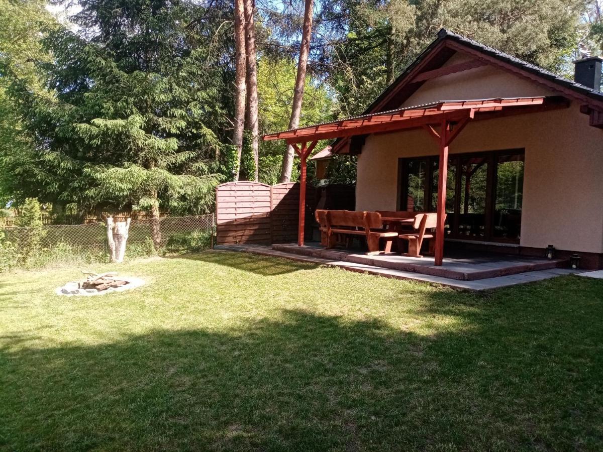 Urokliwy Domek Nad Brzegiem Jeziora Lubiatów 外观 照片