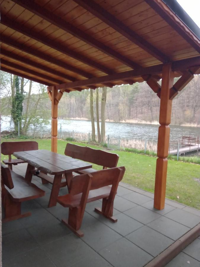 Urokliwy Domek Nad Brzegiem Jeziora Lubiatów 外观 照片